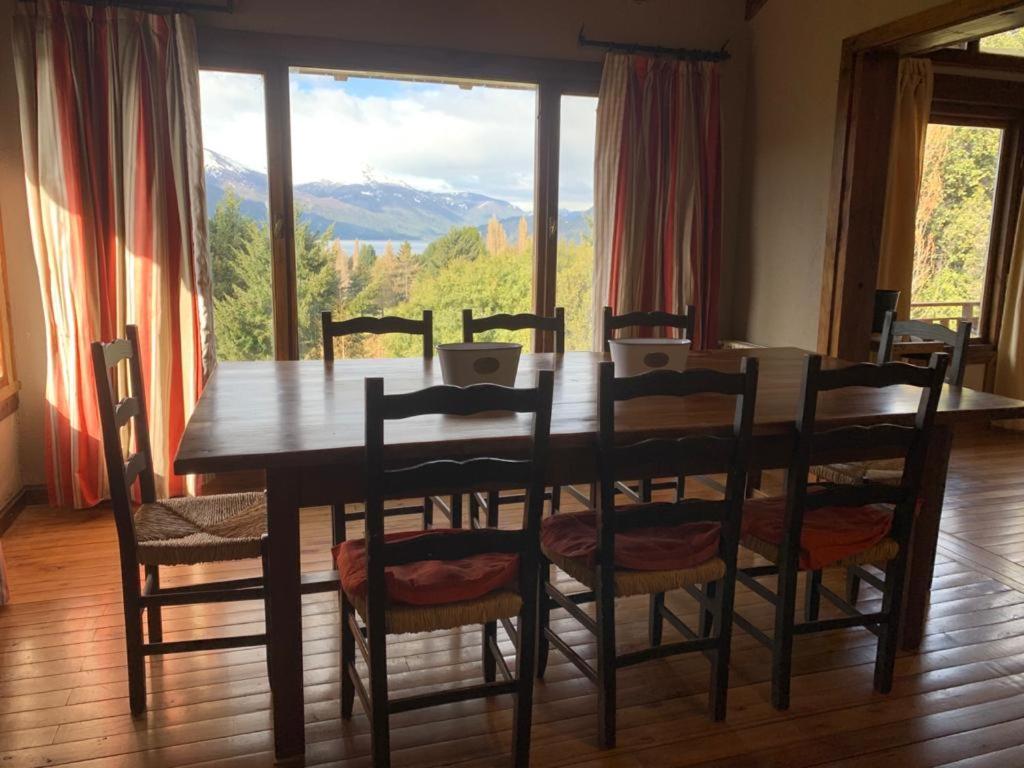 Arelauquen Bungalows & Suites سان كارلوس دي باريلوتشي المظهر الخارجي الصورة