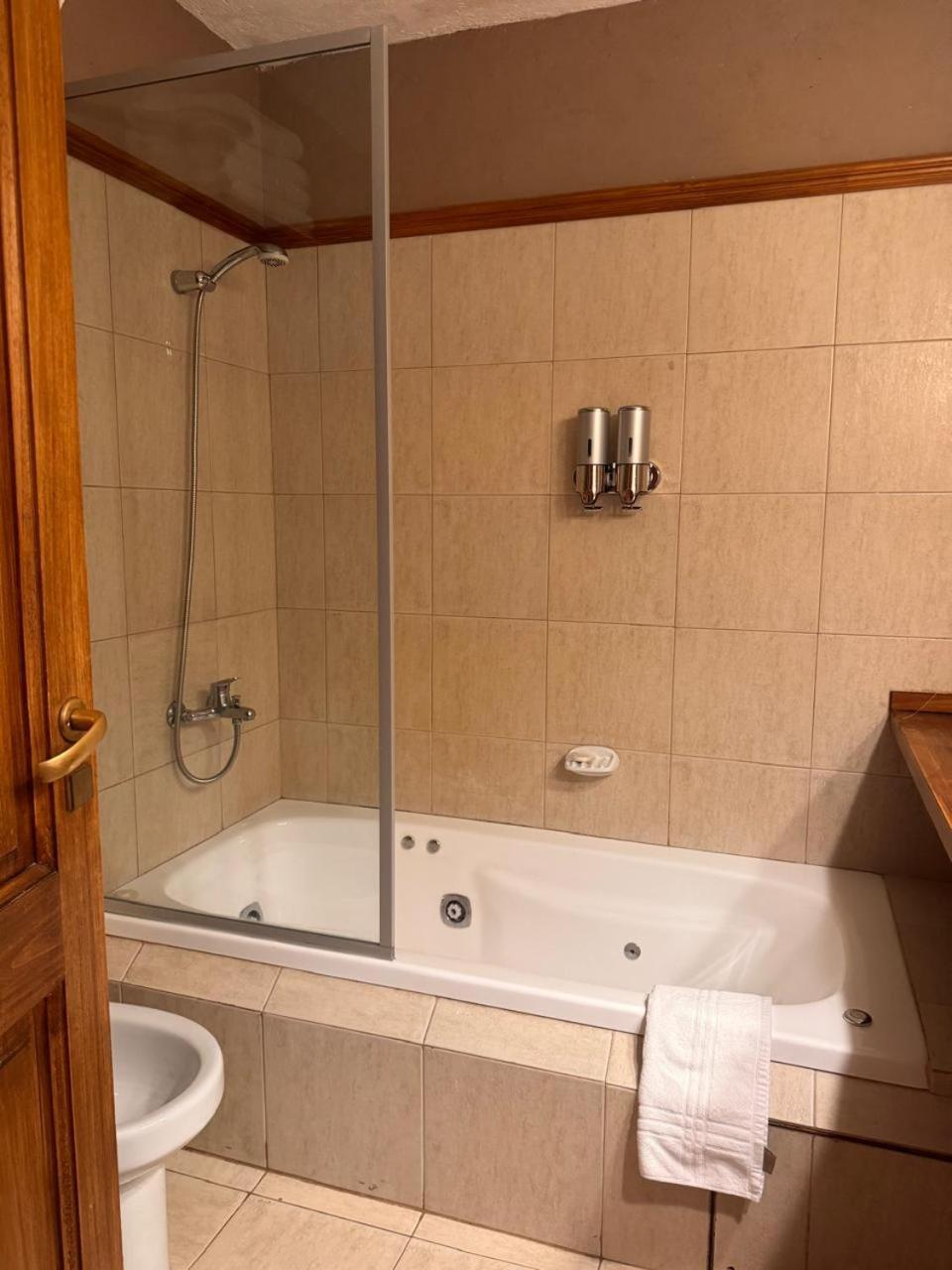 Arelauquen Bungalows & Suites سان كارلوس دي باريلوتشي المظهر الخارجي الصورة